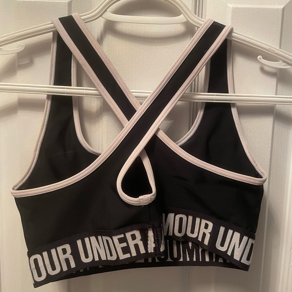 Under Amour xs black and white sports bra with built in padding - Picture 2 of 2